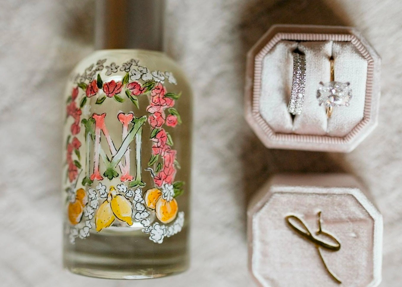 THE FINE ART OF BOTTLE PAINTING